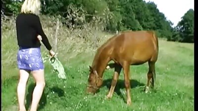 Kučkasta MILF šefica zahtijeva debeli kurac ličnog asistenta