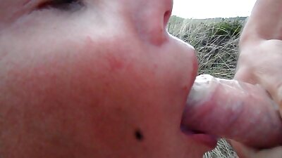 Pijetao zakopan jaja duboko u sitne sise drolja Lilly Ford