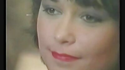 Dogystyle čupanje za kosu s mršavom tinejdžerskom droljom
