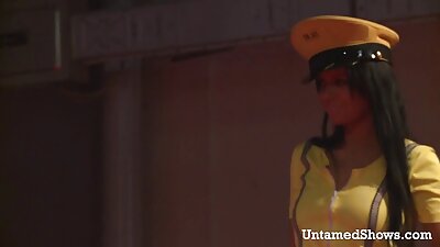 Tinejdžerka brineta uzima intenzivnu divlju vožnju na tvrdom kurac